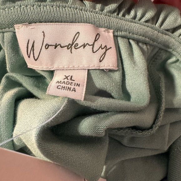 Wonderly Green Women's Top NWT - Picture 3 of 10